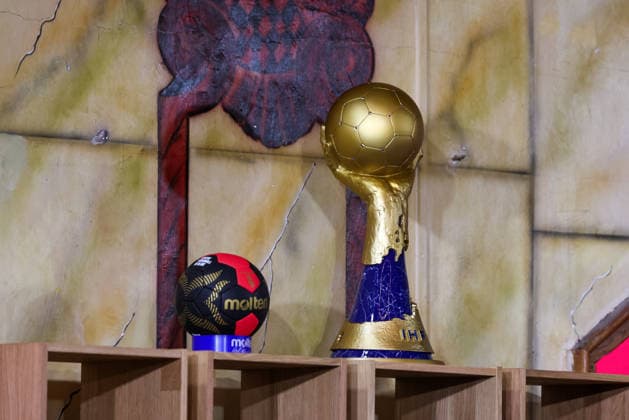 The Handball World Cup trophy and the official match ball of the Handball World Cup 2027 by Molten, GER, Draw for the IHF Mens Handball World Championship 2027, 10 06 2026, GER, Draw for the IHF Mens Handball World Championship 2027, 10 06 2026 Munich Copyright: xEibner-Pressefoto JennixMaulx EP_JML