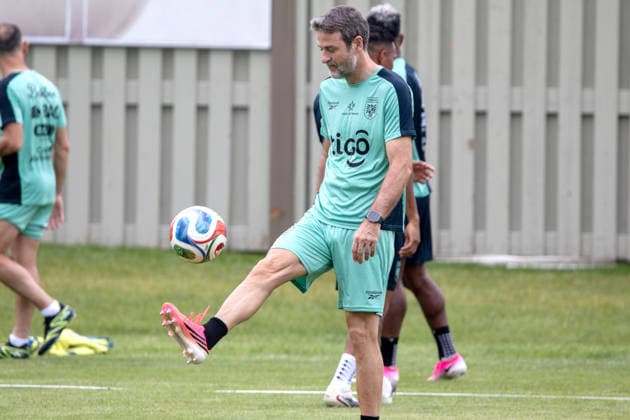 Panama s coach, Thomas Christiansen, participates in a training session at the Nottawasaga Resort hotel complex in Alliston, Canada 10 June 2026. Panama national team, Nationalteam training !ACHTUNG: NUR REDAKTIONELLE NUTZUNG!  Copyright: xJulioxCésarxRivasx USA1551 20260610-55020556926_1
