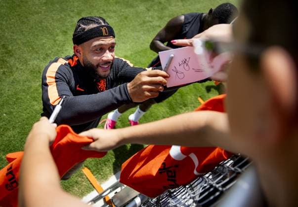 KANSAS CITY - Memphis Depay of the Netherlands after a training session of the Dutch national team, Nationalteam at Riverside Stadium on June 10, 2026, in Kansas City. The Dutch national team is preparing for the 2026 FIFA World Cup, WM, Weltmeisterschaft, Fussball KOEN VAN WEEL ANP xVIxANPxSportx xxANPxIVx 560665839 originalFilename: 560665839.jpg