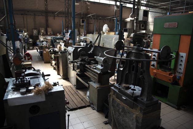 FIFA World Cup, WM, Weltmeisterschaft, Fussball Produzione e realizzazione della Coppa, How it is made, GDE Bertoni, Azione, Action, Primo piano, Close up PRODUZIONE E REALIZZAZIONE DELLA FIFA WORLD CUP