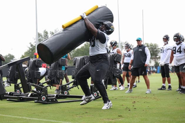 JACKSONVILLE, FL - JUNE 10: Jacksonville Jaguars defensive tackle Albert Regis (98) works on a drill during Minicamp on June 10, 2026 at Miller Electric Center in Jacksonville, Fl. (Photo by David Rosenblum Icon Sportswire) NFL, American Football Herren, USA JUN 10 Jacksonville Jaguars Minicamp EDITORIAL USE ONLY Icon260610162054