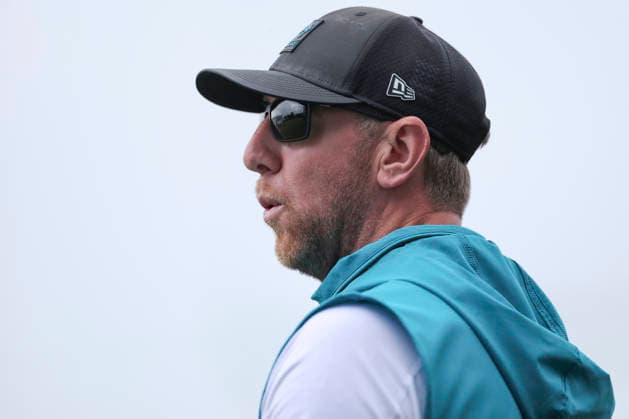 JACKSONVILLE, FL - JUNE 10: Jacksonville Jaguars head coach Liam Coen looks on during Minicamp on June 10, 2026 at Miller Electric Center in Jacksonville, Fl. (Photo by David Rosenblum Icon Sportswire) NFL, American Football Herren, USA JUN 10 Jacksonville Jaguars Minicamp EDITORIAL USE ONLY Icon260610162272