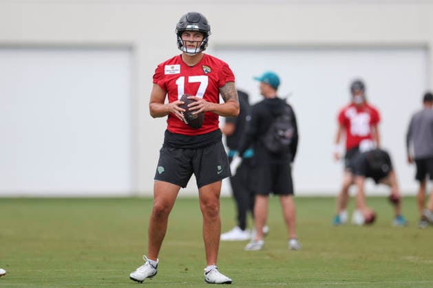 JACKSONVILLE, FL - JUNE 10: Jacksonville Jaguars quarterback Joey Aguilar (17) during Minicamp on June 10, 2026 at Miller Electric Center in Jacksonville, Fl. (Photo by David Rosenblum Icon Sportswire) NFL, American Football Herren, USA JUN 10 Jacksonville Jaguars Minicamp EDITORIAL USE ONLY Icon260610162488
