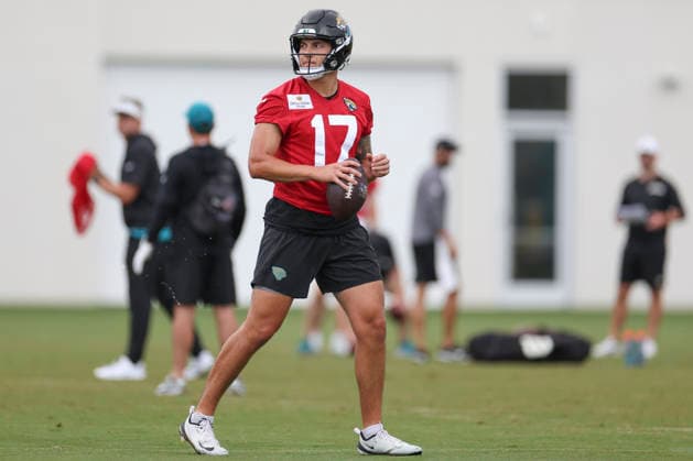 JACKSONVILLE, FL - JUNE 10: Jacksonville Jaguars quarterback Joey Aguilar (17) during Minicamp on June 10, 2026 at Miller Electric Center in Jacksonville, Fl. (Photo by David Rosenblum Icon Sportswire) NFL, American Football Herren, USA JUN 10 Jacksonville Jaguars Minicamp EDITORIAL USE ONLY Icon260610162498