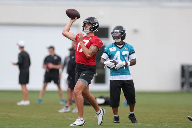 JACKSONVILLE, FL - JUNE 10: Jacksonville Jaguars quarterback Joey Aguilar (17) throws a pass during Minicamp on June 10, 2026 at Miller Electric Center in Jacksonville, Fl. (Photo by David Rosenblum Icon Sportswire) NFL, American Football Herren, USA JUN 10 Jacksonville Jaguars Minicamp EDITORIAL USE ONLY Icon260610162545