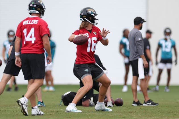 JACKSONVILLE, FL - JUNE 10: Jacksonville Jaguars quarterback Trevor Lawrence (16) throws a pass during Minicamp on June 10, 2026 at Miller Electric Center in Jacksonville, Fl. (Photo by David Rosenblum Icon Sportswire) NFL, American Football Herren, USA JUN 10 Jacksonville Jaguars Minicamp EDITORIAL USE ONLY Icon260610162689