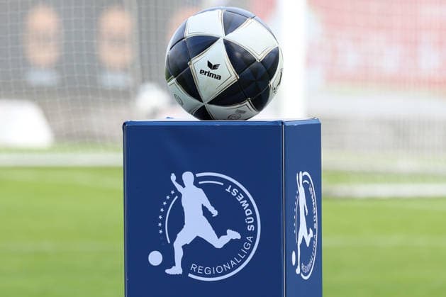 10 06 2026, xrekx, Fußball Relegation Regionalliga Suedwest , FK Pirmasens VfR Mannheim v l Matchball, Ballsäule, Ballsaeule Symbolfoto, Symbolbild, Symbol Stadion, symbolic photo, symbolic image, symbolic stadium DFL DFB REGULATIONS PROHIBIT ANY USE OF PHOTOGRAPHS as IMAGE SEQUENCES and or QUASI VIDEO Pirmasens