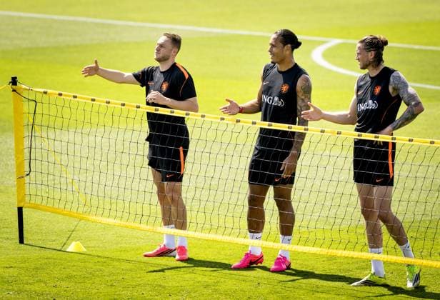 KANSAS CITY - Teun Koopmeiners for the Netherlands, Virgil van Dijk for the Netherlands, Wout Weghorst for the Netherlands during a training session of the Dutch national team, Nationalteam at Riverside Stadium, on June 10, 2026, in Kansas City. The Dutch national team is preparing for the 2026 FIFA World Cup, WM, Weltmeisterschaft, Fussball KOEN VAN WEEL ANP xVIxANPxSportx xxANPxIVx 560666621 originalFilename: 560666621.jpg