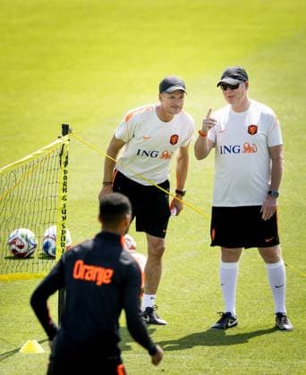 KANSAS CITY - Assistant Wim Jonk and Netherlands coach Ronald Koeman during a training session of the Dutch national team, Nationalteam at Riverside Stadium on June 10, 2026, in Kansas City. The Dutch national team is preparing for the 2026 World Cup. KOEN VAN WEEL ANP xVIxANPxSportx xxANPxIVx 560666629 originalFilename: 560666629.jpg