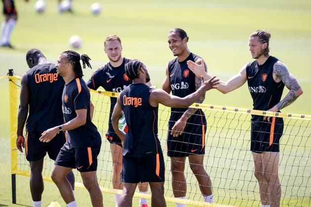 KANSAS CITY - Teun Koopmeiners for the Netherlands, Virgil van Dijk for the Netherlands, and Wout Weghorst for the Netherlands during a training session of the Dutch national team, Nationalteam at Riverside Stadium on June 10, 2026, in Kansas City. The Dutch national team is preparing for the 2026 FIFA World Cup, WM, Weltmeisterschaft, Fussball ROBIN VAN LONKHUIJSEN ANP xVIxANPxSportx xxANPxIVx 560667202 originalFilename: 560667202.jpg