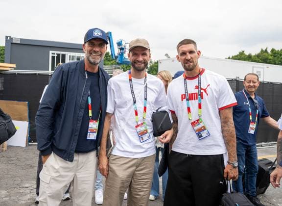Fußball, Herren, Saison 2025 26, FIFA Word Cup 2026 in Mexiko, Kanada und USA, Mexiko-City ein Tag (Ortszeit) vor dem Eröffnungsspiel, im Bild: v. l. die TV-Experten Jürgen Klopp, Thomas Müller und Robert Andrich (alle Magenta TV) im Aztekenstadion Estadio Banorte vor der Platzbegehung, 10.06. 2026, *** Soccer, men, 2025 26 season, FIFA Word Cup 2026 in Mexico, Canada and USA, Mexico City one day local time before the opening match, in the picture from left the TV experts Jürgen Klopp, Thomas Müller and Robert Andrich all Magenta TV in the Aztec stadium Estadio Banorte before the pitch inspection, 10 06 2026, Copyright: xMatthiasxKochx