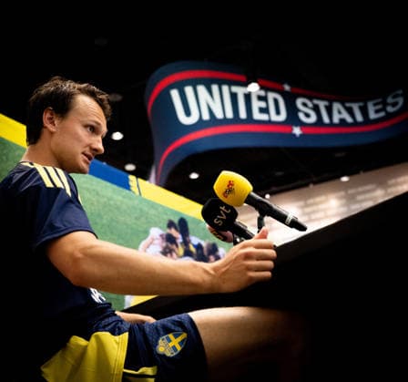 260610 Hjalmar Ekdal of the Swedish men s national football team in the mixed zone after a training session during day 1 of the FIFA World Cup 2026 on June 10, 2026 in Dallas Photo Petter Arvidson BILDBYRAN kod PA PA1228 fotboll football soccer fotball vm fotbolls vm fotball vm fotbolls vm 2026 fifa world cup 2026 mixed zone sverige sweden sverige a day 1 bbeng  Copyright: PETTERxARVIDSON BB260610PA104