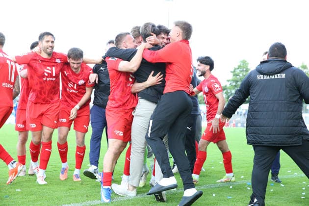 10 06 2026, xrekx, Fußball Relegation Regionalliga Suedwest , FK Pirmasens VfR Mannheim v l Torjubel nach dem Tor zum celebrating the goal celebrate 0 1 durch Tim Seifert VfR Mannheim DFL DFB REGULATIONS PROHIBIT ANY USE OF PHOTOGRAPHS as IMAGE SEQUENCES and or QUASI VIDEO Pirmasens