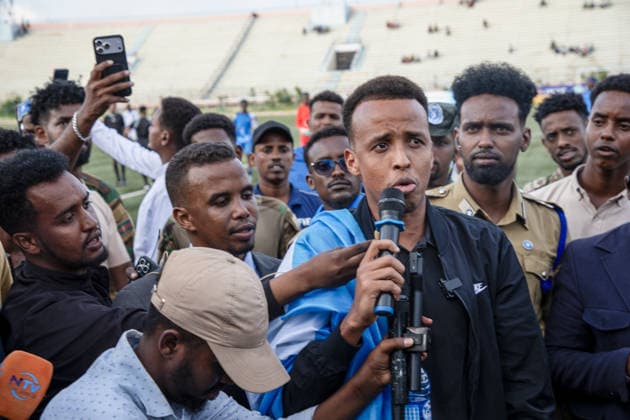 Somali referee Artan greeted by fans after being denied US entry for World Cup MOGADISHU, SOMALIA - JUNE 10: Somali referee Omar Abdulkadir Artan greets fans who show support for him, after he was denied entry into the United States where he had traveled to take part in the World Cup organization and was forced to return to his country, in Mogadishu, Somalia on June 10, 2026. Abuukar Mohamed Muhidin Anadolu Mogadishu Somalia. Editorial use only. Please get in touch for any other usage.  Copyright: x2026xAnadoluxAbuukarxMohamedxMuhidinx