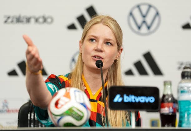 Franziska Wuelle (Deutschland, Pressesprecherin) nimmt an einer Pressekonferenz. USA, Deutsche Fussballnationalmannschaft, Pressekonferenz, Winston-Salem, 10.06.2026 USA, Deutsche Fussballnationalmannschaft, Pressekonferenz, Winston-Salem, 10.06.2026 Winston-Salem Copyright: xEibner-Pressefoto ScottxColemanx EP_SCN