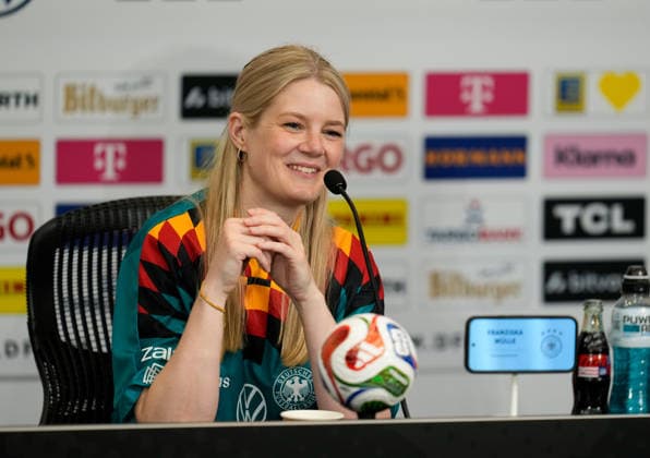 Franziska Wuelle (Deutschland, Pressesprecherin) nimmt an einer Pressekonferenz. USA, Deutsche Fussballnationalmannschaft, Pressekonferenz, Winston-Salem, 10.06.2026 USA, Deutsche Fussballnationalmannschaft, Pressekonferenz, Winston-Salem, 10.06.2026 Winston-Salem Copyright: xEibner-Pressefoto ScottxColemanx EP_SCN
