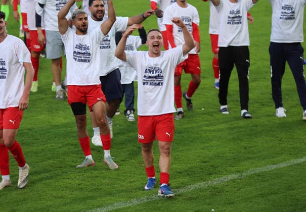 10 06 2026, Football relegation to Regionalliga Südwest, FK Pirmasens VfR Mannheim, v l , Alexandru Paraschiv VfR Mannheim jubilantly cheering celebrate DFL DFB REGULATIONS PROHIBIT ANY USE OF PHOTOGRAPHS AS IMAGE SEQUENCES AND OR QUASI VIDEO xdcx Copyright: HMBxMedia Claus