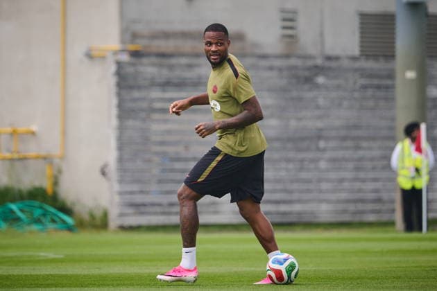 June 10, 2026, Toronto, On, Canada: Canada s Cyle Larin warms up during a Team Canada World Cup training session in Toronto, on Wednesday, June 10, 2026. Canada News - June 10, 2026  - ZUMAc35_ 20260610_zaf_c35_042 Copyright: xSammyxKoganx