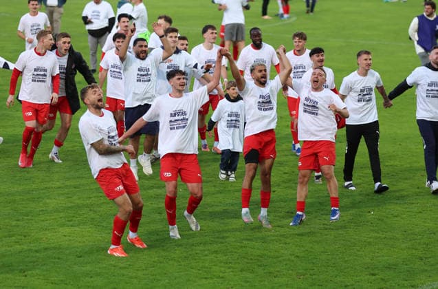 10 06 2026, Football relegation to Regionalliga Südwest, FK Pirmasens VfR Mannheim, v l , Mannheim players jubilantly cheering celebrate promotion DFL DFB REGULATIONS PROHIBIT ANY USE OF PHOTOGRAPHS AS IMAGE SEQUENCES AND OR QUASI VIDEO xdcx Copyright: HMBxMedia Claus