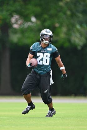 PHILADELPHIA, PA - JUNE 10: Philadelphia Eagles running back Saquon Barkley 26 is shown during the Philadelphia Eagles off season minicamp on June 10th, 2026 at the Jefferson Health Training Complex in Philadelphia, PA. (Photo by Terence Lewis Icon Sportswire) NFL, American Football Herren, USA JUN 10 Philadelphia Eagles Minicamp EDITORIAL USE ONLY Icon260610019