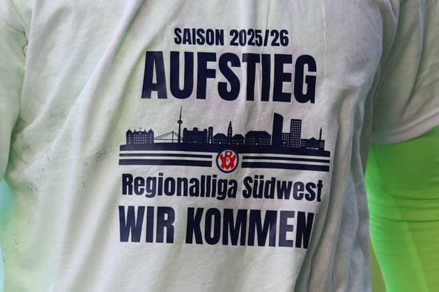 10 06 2026, xrekx, Fußball Relegation Regionalliga Suedwest , FK Pirmasens VfR Mannheim v l T Shirt David Nreca Bisinger VfR Mannheim Aufsteiger symbolic photo, symbol image, symbol stadium, symbolic photo, symbolic image, symbolic stadium DFL DFB REGULATIONS PROHIBIT ANY USE OF PHOTOGRAPHS as IMAGE SEQUENCES and or QUASI VIDEO Pirmasens