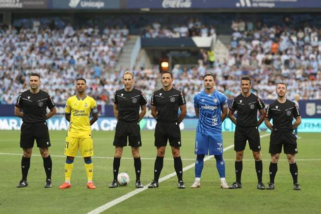 ESP LaLiga Hypermotion playoff Malaga v UD Las Palmas alineation of referees and captains during LaLiga Hypermotion playoff semifinal between Malaga v UD Las Palmas played at La Rosaleda Stadium in Las Malaga, on June 10, 2026 in Spain Spain Futbol Copyright: xAgenciaxLOFx
