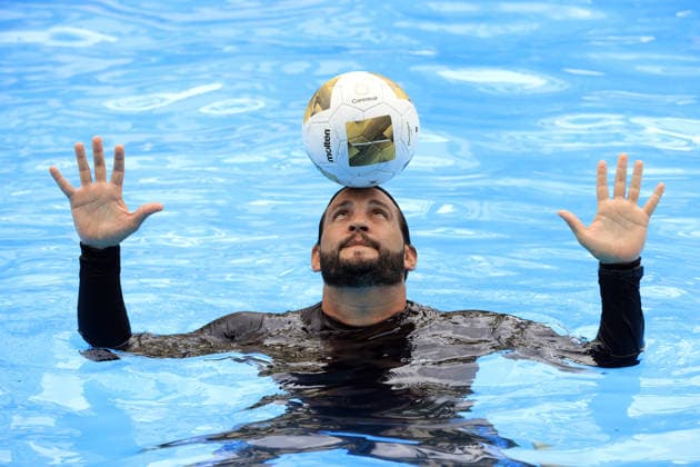Joel Lefont Guinness World Record holder in Havana HAVANA, CUBA - JUNE 10: Joel Lefont, an athlete skilled in aquatic ball control and a Guinness World Record holder, broke his records for the most touches in one minute and the most touches in 30 seconds this Wednesday in Havana, Cuba. Angelo Mastrascusa Anadolu Havana Cuba. Editorial use only. Please get in touch for any other usage.  Copyright: x2026xAnadoluxAngeloxMastrascusax