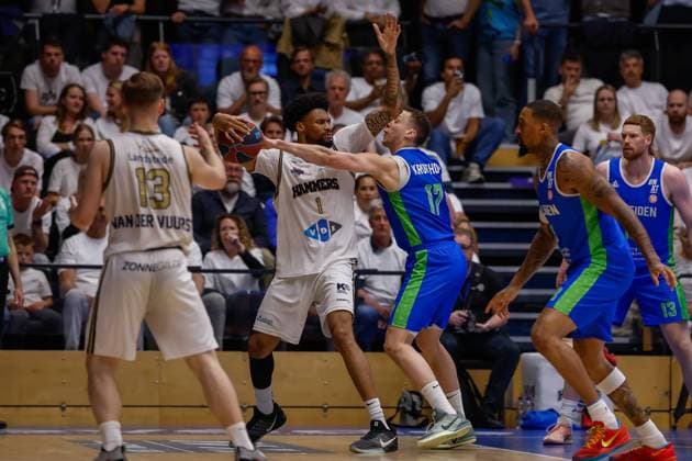 Jalen Thomas of Landstede Hammers and Lucas Kruithof of ZZ Leiden battle for the ball Landstede Hammers v ZZ Leiden, Play-off Final Basketball, Landstede Hammers v ZZ Leiden, Landstede Sportcentrum, June 10, 2026, Zwolle, Netherlands.