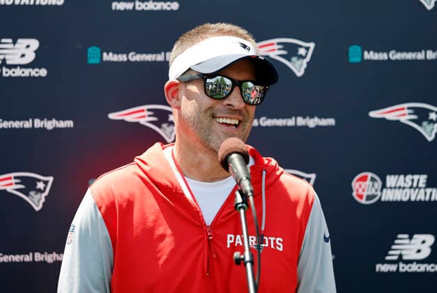 FOXBOROUGH, MA - JUNE 10: New England Patriots offensive coordinator Josh McDaniels enjoys a question during New England Patriots Minicamp on June 10, 2026, at Gillette Stadium in Foxborough, Massachusetts. (Photo by Fred Kfoury III Icon Sportswire) NFL, American Football Herren, USA JUN 10 New England Patriots OTA EDITORIAL USE ONLY Icon482260610002
