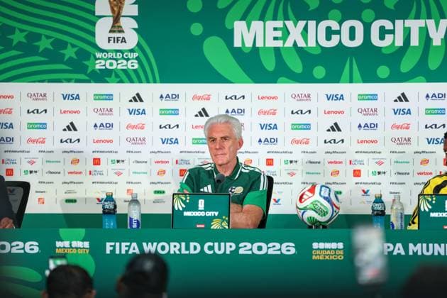 South African national team, Nationalteam coach Hugo Broos speaks to journalists at the press center of the Azteca Stadium in Mexico City. South Africa s national team coach Hugo Broos speaks to journalists at the press center of the Azteca Stadium in Mexico City, Mexico, this Wednesday, June 10. Mexico faces South Africa tomorrow in the opening match of the 2026 World Cup. Mexico City mexico Copyright: xWilliamxVolcovx