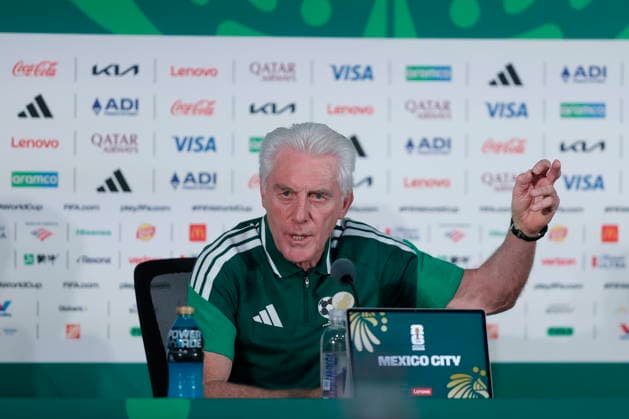 FIFA World Cup, WM, Weltmeisterschaft, Fussball 2026 - South Africa press conference, PK, Pressekonferenz South Africa s head coach Hugo Broos speaks during a press conference at Azteca Stadium in Mexico City, Mexico, 10 June 2026. South Africa will play Mexico in the opening match of the FIFA World Cup 2026 on 11 June. MEXICO CITY Mexico  Copyright: xISAACxESQUIVELx