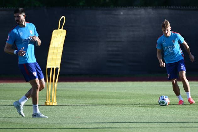 Alexandria, USA, 100626. Croatian football national team, Nationalteam training opened for the audience in the base camp at Episcopal Highschool during the FIFA World Cup, WM, Weltmeisterschaft, Fussball Photo: Boris Kovacev CROPIX Copyright: xxBorisxKovacevx xCROPIXx trening_hrvatska20-100626