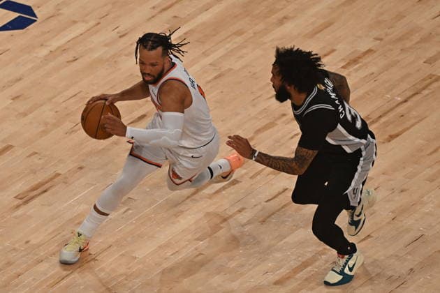 San Antonio Spurs v New York Knicks - NBA, Basketball Herren, USA Finals NEW YORK, UNITED STATES - JUNE 10: Jalen Brunson (11) of the New York Knicks and Julian Champagnie (30) of San Antonio Spurs in action during the National Basketball Association (NBA) finals game between the New York Knicks and San Antonio Spurs at the Madison Square Garden in New York, United States on June 10, 2026. Celal Gunes Anadolu New York United States. Editorial use only. Please get in touch for any other usage.  Copyright: x2026xAnadoluxCelalxGunesx