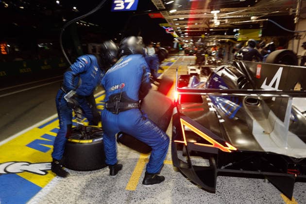 Motorsport, 24 Stunden von Le Mans, Training und Qualifikation #2 24 HEURES DU MANS 2026 - FREE PRACTICE AND QUALIFIYING SESSION mechanic, mecanicien, Alpine Endurance Team, during the Free Practice and Qualifying session of the 24 Hours of Le Mans 2026, 3rd round of the 2026 FIA World Endurance Championship, from June 10 to 11, 2026 on the Circuit des 24 Heures du Mans in Le Mans, France - Le MansFrance  Copyright: xFREDERICxLExFLOCxHx