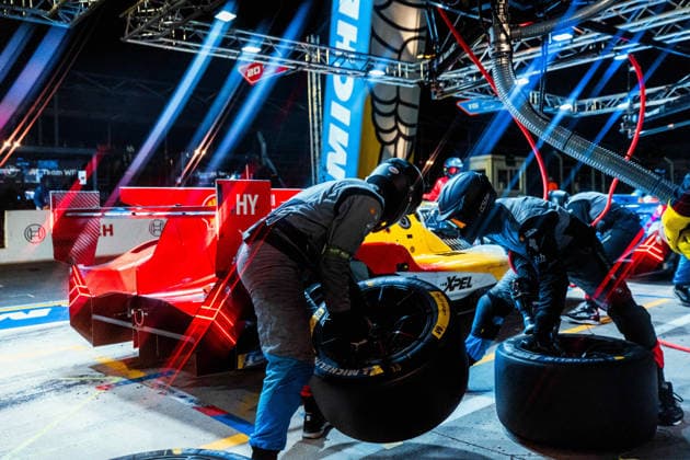 Motorsport, 24 Stunden von Le Mans, Training und Qualifikation #2 24 HEURES DU MANS 2026 - FREE PRACTICE AND QUALIFIYING SESSION 20 FRIJNS Robin (nld), RAST Renà (ger), VAN DER LINDE Sheldon (zaf), BMW M Team WRT, BMW M Hybrid V8 20, Hypercar, action during the Free Practice and Qualifying session of the 24 Hours of Le Mans 2026, 3rd round of the 2026 FIA World Endurance Championship, from June 10 to 11, 2026 on the Circuit des 24 Heures du Mans in Le Mans, France - Copyright: xAndreaxLorenzinax
