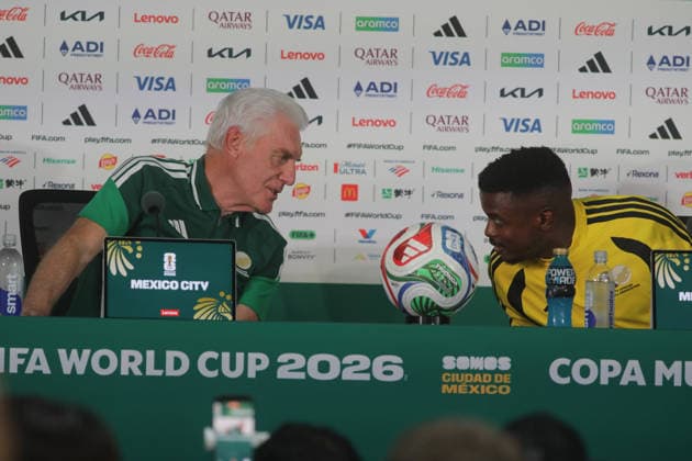 Fußball, FIFA WM 2026, Nationalteam Südafrika, Pressekonferenz Mexico v South Africa press conference, PK, Pressekonferenz - 2026 FIFA World Cup, WM, Weltmeisterschaft, Fussball South Africa National Football Team Head Coach Hugo Broos and forward Lyle Foster speak during a press conference ahead of the 2026 FIFA World Cup Group A match between Mexico and South Africa at the Azteca Stadium now known as Mexico City Stadium. on June 10, 2026 in Mexico City, Mexico. (Photo by Ian Robles Eyepix Group) Copyright: xIanxRobles xEyepixxGroupx EL_10062026_186309JPEG
