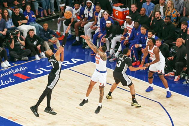 NBA, Basketball Herren, USA Finals Game 4 - San Antonio Spurs at New York Knicks New York Knicks forward Jeremy Sochan (C) in action during Game 4 of the NBA Finals, played between the San Antonio Spurs and New York Knicks at Madison Square Garden in New York, New York, USA, 10 June 2026. NEW YORK NEW YORK UNITED STATES  Copyright: xSARAHxYENESELx