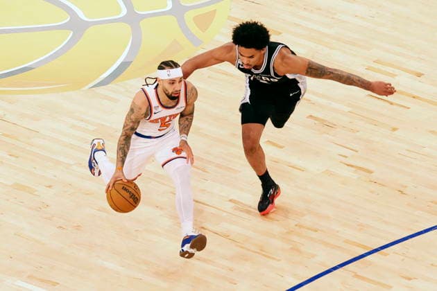 NBA, Basketball Herren, USA Finals Game 4 - San Antonio Spurs at New York Knicks New York Knicks guard Jose Alvarado (L) in action against San Antonio Spurs guard Dylan Harper (R) during Game 4 of the NBA Finals, played between the San Antonio Spurs and New York Knicks at Madison Square Garden in New York, New York, USA, 10 June 2026. NEW YORK NEW YORK UNITED STATES  Copyright: xSARAHxYENESELx