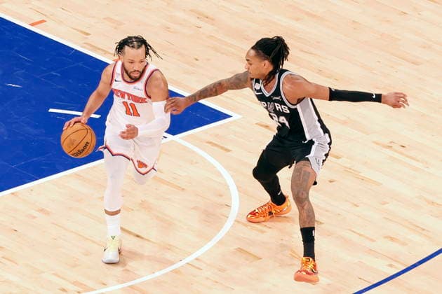 NBA, Basketball Herren, USA Finals Game 4 - San Antonio Spurs at New York Knicks New York Knicks guard Jalen Brunson (L) in action against San Antonio Spurs guard-forward Devin Vassell (R) during Game 4 of the NBA Finals, played between the San Antonio Spurs and New York Knicks at Madison Square Garden in New York, New York, USA, 10 June 2026. NEW YORK NEW YORK UNITED STATES  Copyright: xSARAHxYENESELx