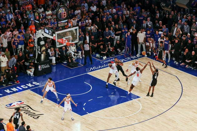 NBA, Basketball Herren, USA Finals Game 4 - San Antonio Spurs vs New York Knicks New York Knicks and San Antonio Spurs players in action during Game 4 of the NBA Finals, played between the San Antonio Spurs and New York Knicks at Madison Square Garden in New York, New York, USA, 10 June 2026. NEW YORK NEW YORK UNITED STATES  Copyright: xSARAHxYENESELx