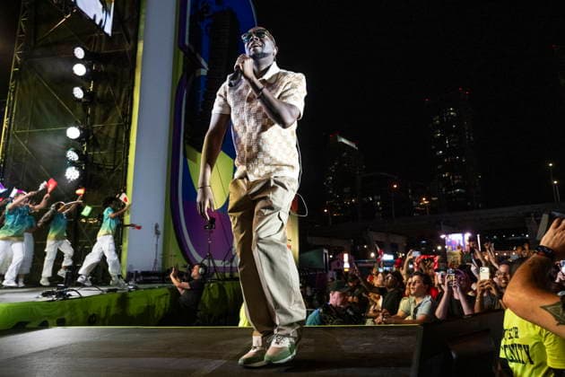 Fans gather in Toronto for FIFA World Cup, WM, Weltmeisterschaft, Fussball 2026 countdown concert Wyclef Jean performs during the FIFA World Cup 2026 countdown concert in Toronto, Canada, 10 June 2026. The 2026 FIFA World Cup begins on 11 June 2026 with the opening match between Mexico and South Africa in Mexico City. Toronto Canada  Copyright: xEDUARDOxLIMAx