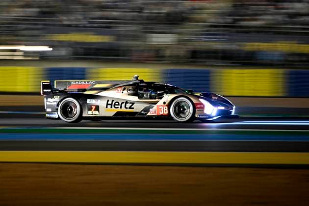 Motorsport, 24 Stunden von Le Mans, Training und Qualifikation #2 24 HEURES DU MANS PHOTOPQR OUEST FRANCE Marc OLLIVIER ; Le Mans ; 10 06 2026 ; Cadillac Hertz Team Jota 38 ( Hypercar ), pilotée par Sébastien BOURDAIS , Earl BAMBER et Jack AITKEN Sur le circuit des 24h du Mans, la journée de mercredi 10 juin 2026 est consacrée aux essais libres et aux essais qualificatifs. Pour les équipes, la mise au point de leur voiture sur le tracé unique de 13,626 km se précise. 94e édition des 24 Heures du Mans ( Sarthe ). At the 24 Hours of Le Mans circuit, Wednesday, June 10, 2026, is dedicated to free practice and qualifying. For the teams, the fine-tuning of their cars on the unique 13.626 km track is taking shape. 94th edition of the 24 Hours of Le Mans (Sarthe) Le Mans France Copyright: xPHOTOPQR OUESTxFRANCE MAXPPPxMarcxOLLIVIERx 20260611OFR1022 20260611OFR1022