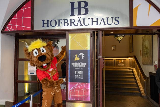 Maskottchen, Maskot, Entertainment Hanniball presented the draw Handball World Cup 2027 Draw , Handball, World Cup, Draw, 2027, 10.06.2026, Hofbraeuhaus Munich Hofbraeuhaus Munich Germany Copyright: xFootxBowl BjörnxKeckerx