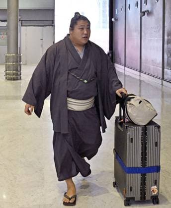 Sumo: Paris exhibition Sumo wrestler Wakatakakage, the winner of the Summer Grand Sumo Tournament in May, arrives at Charles de Gaulle airport near Paris on June 10, 2026, for a June 13-14 exhibition tournament in the French capital.  A14AA0005618239P