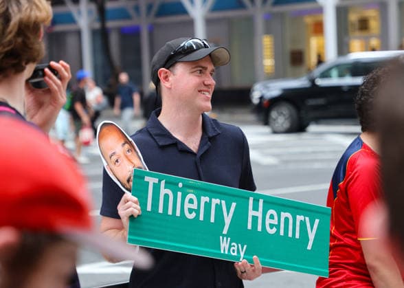 Thierry Henry Street Sign unveiled in New York French Arsenal soccer player legend Thierry Henry way street sign unveiled next to Radio City Hall in New York ahead of the World Cup in The US, Canada and Mexico on June 10, 2026. Photo by Charles Guerin ABACAPRESS.COM New York NY  Copyright: xGuerinxCharles ABACAx