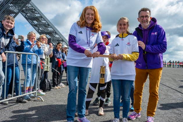 On Thursday 11 6 2026, the FAckellauf of the Special Olympics National Games for the Saarlouis district will start in Ensdorf The skydiver Nils Kammer brought the flame in a miners lamp to the slagheap and handed it over to District Administrator Patrik Lauer and athlete Sascha Wollmer The flame was then passed on bub