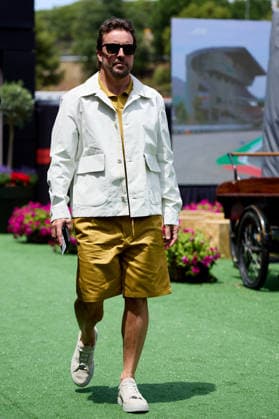 F1 Grand Prix of Barcelona-Catalunya - Previews Fernando Alonso of Spain and Aston Martin Aramco F1 Team arrives in the Paddock during previews ahead of the F1 Grand Prix of Barcelona-Catalunya at Circuit de Barcelona-Catalunya on June 11, 2026, in Barcelona, Spain. Barcelona Circuit de Barcelona-Catalunya Catalunya Spain RL_F1GPBCN_2K26_000070 Copyright: xRicardoxLarreinax