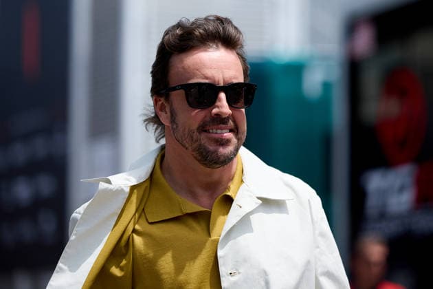 F1 Grand Prix of Barcelona-Catalunya - Previews Fernando Alonso of Spain and Aston Martin Aramco F1 Team arrives in the Paddock during previews ahead of the F1 Grand Prix of Barcelona-Catalunya at Circuit de Barcelona-Catalunya on June 11, 2026, in Barcelona, Spain. Barcelona Circuit de Barcelona-Catalunya Catalunya Spain RL_F1GPBCN_2K26_000072 Copyright: xRicardoxLarreinax
