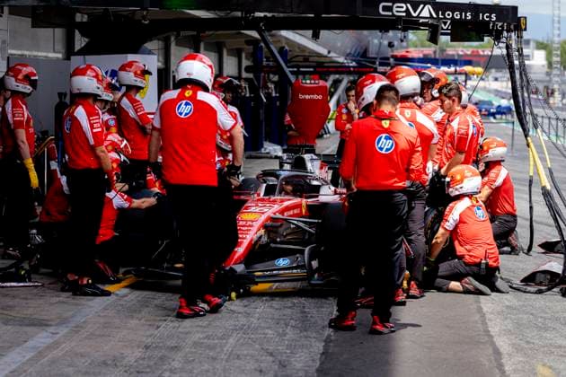 BARCELONA Practice pit stops with the car of Formula 1 driver Charles Leclerc or Scuderia Ferrari HP during the Formula 1 Spain Catalonia at the Circuit de Barcelona Catalunya on June 11, 2026 in Barcelona, Spain Photo by DeFodi Images