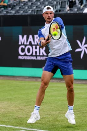 ROSMALEN, NETHERLANDS - JUNE 11: Marton Fucsovics of Hungary plays a backhand in his Men s Singles Second Round match against Felix Auger-Aliassime of Canada during Day 4 of the Libema Open Grass Court Championships at the Autotron on June 11, 2026 in Rosmalen, Netherlands.  Copyright: xRenexNijhuis MBxMediax